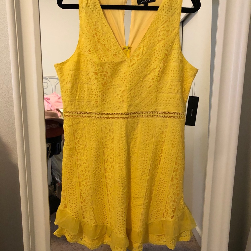 Yellow lace dress - Picture 1 of 4